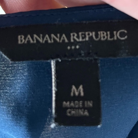 Banana Republic Navy Satin Adjustable Straps Camisole, Size Medium - Picture 4 of 7